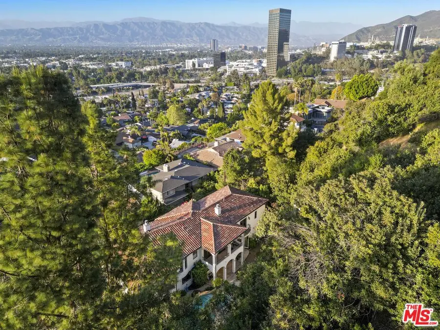 10940 Terryview Drive, Studio City, CA 91604 - Image #2