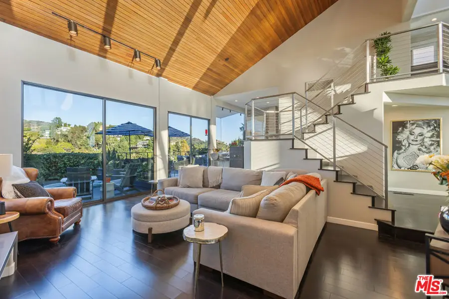 5682 Spreading Oak Drive, Los Angeles, CA 90068 - Image #2