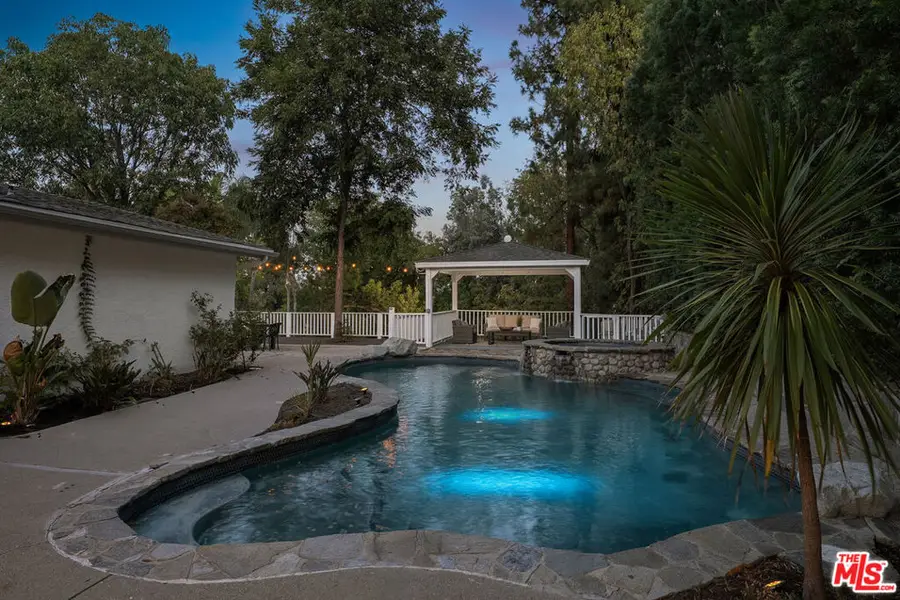 5220 Melvin Avenue, Tarzana, CA 91356 - Image #3