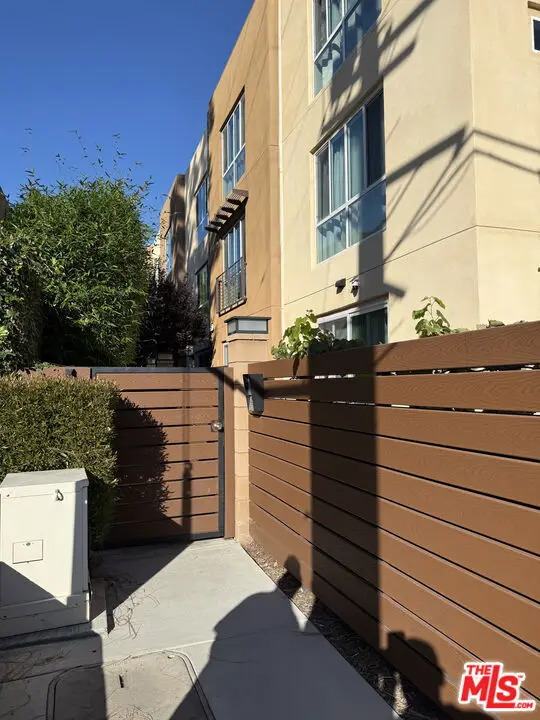 14104 W Monroe Place, Van Nuys, CA 91405 - Image #2