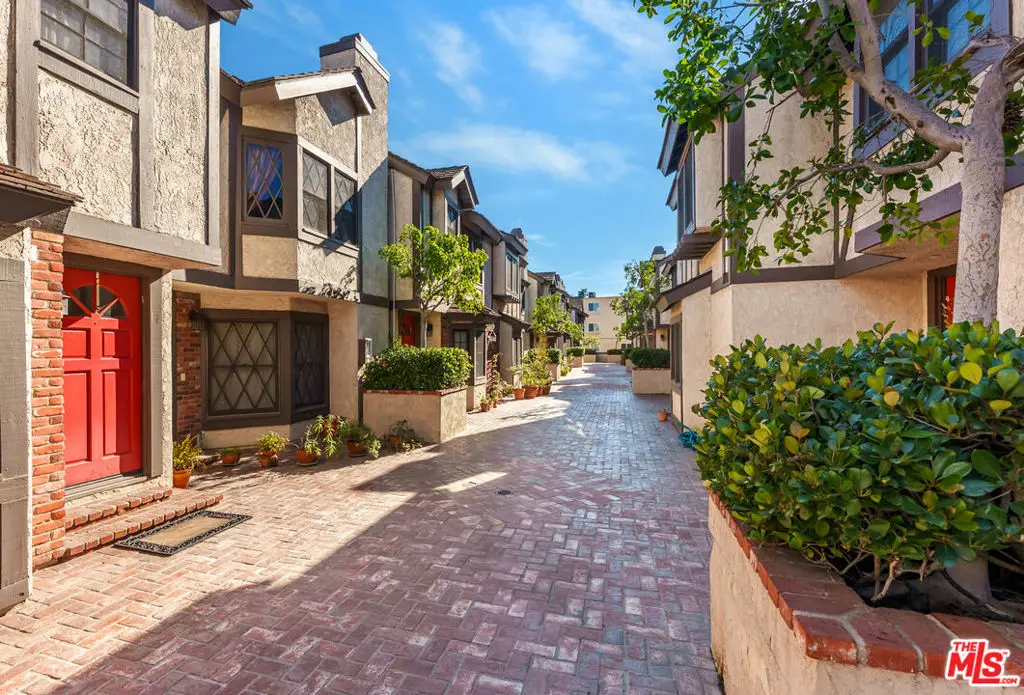 11940 Weddington Street #17, Valley Village, CA 91607 - Image #1