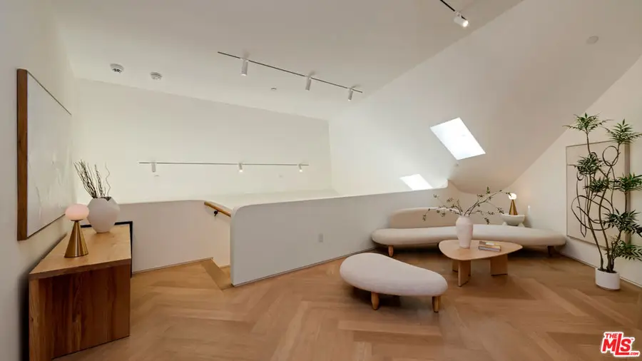 3699 Alta Mesa Drive, Studio City, CA 91604 - Image #2