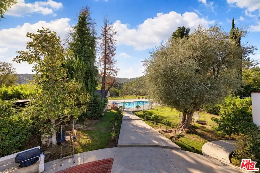 18912 Pasadero Drive, Tarzana, CA 91356 - #2