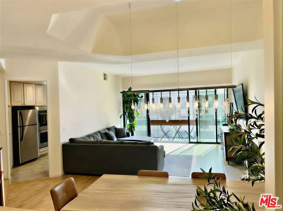 750 S Bundy Drive #203, Los Angeles, CA 90049 - Image #1