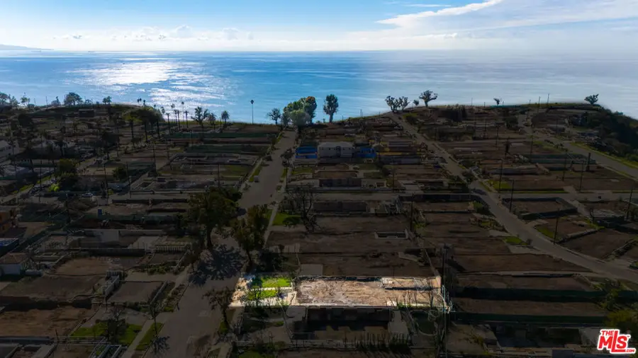 527 Via De La Paz, Pacific Palisades, CA 90272 - Image #2