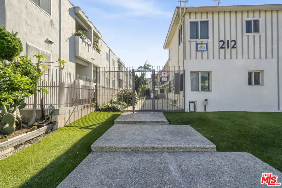 212 E Tamarack Avenue, Inglewood, CA 90301 - Image #2
