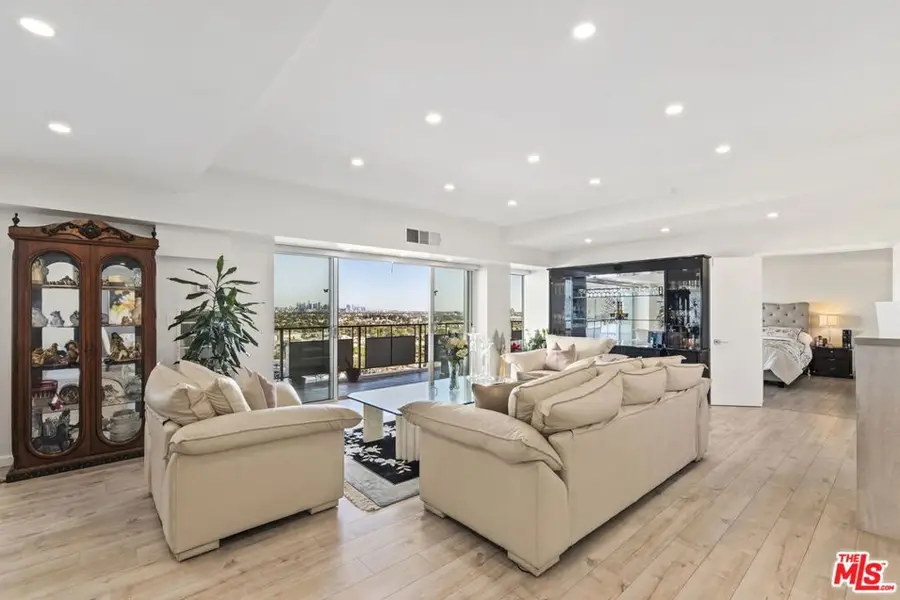 1155 N La Cienega Boulevard #1002, West Hollywood, CA 90069 - Image #2