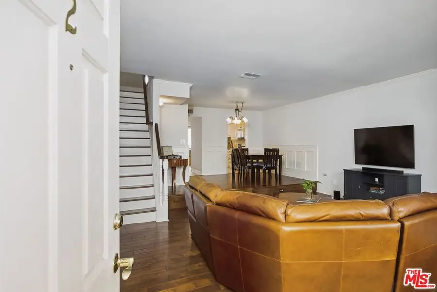 10229 Variel Avenue #2, Chatsworth, CA 91311 - #3