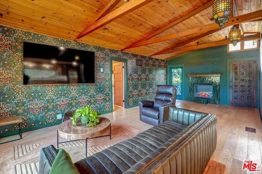 19643 Valley View Dr, Topanga, CA 90290 - #3