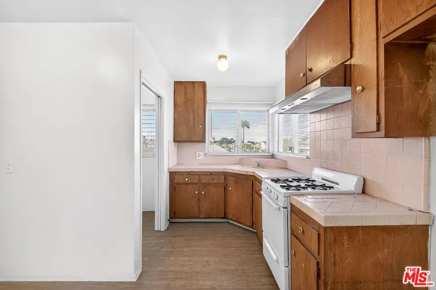 304 E 95th Street, Los Angeles, CA 90003 - #3