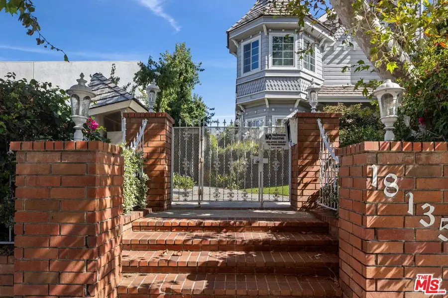 18135 Burbank Boulevard #6, Tarzana, CA 91356 - #2