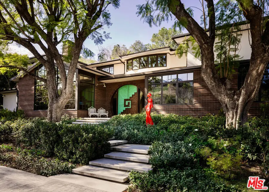 16001 Woodvale Road, Encino, CA 91436 - Image #2