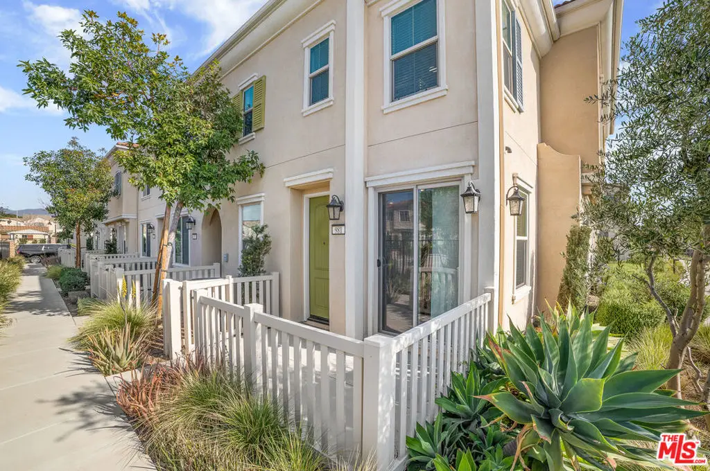 981 W Clover Avenue, Rialto, CA 92376 - Image #1