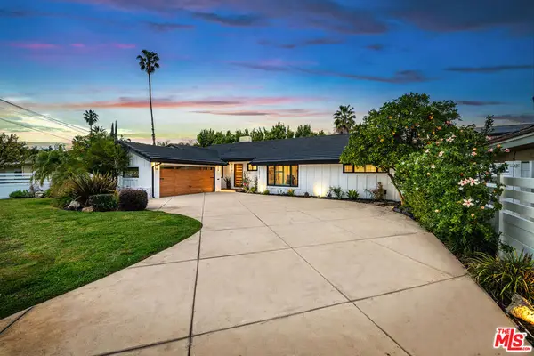 16517 Hartsook Street, Encino, CA 91436