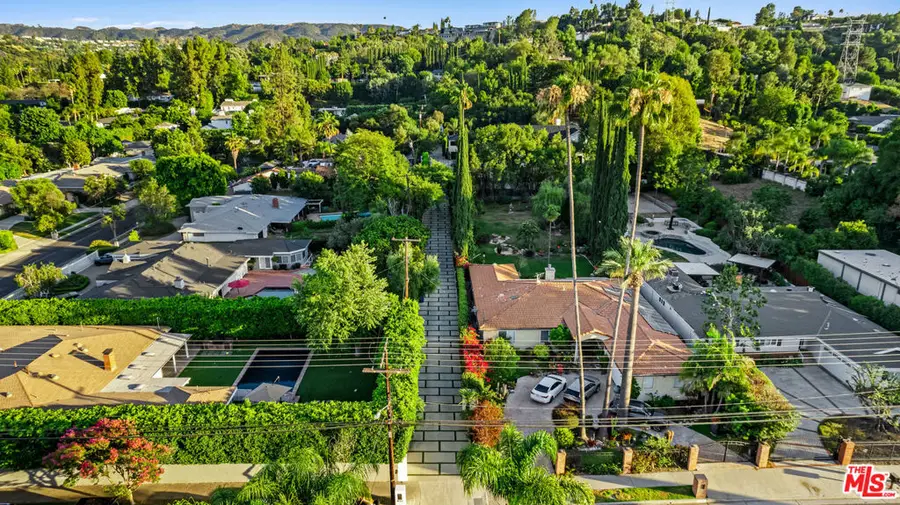 18762 Wells Drive, Tarzana, CA 91356 - Image #2