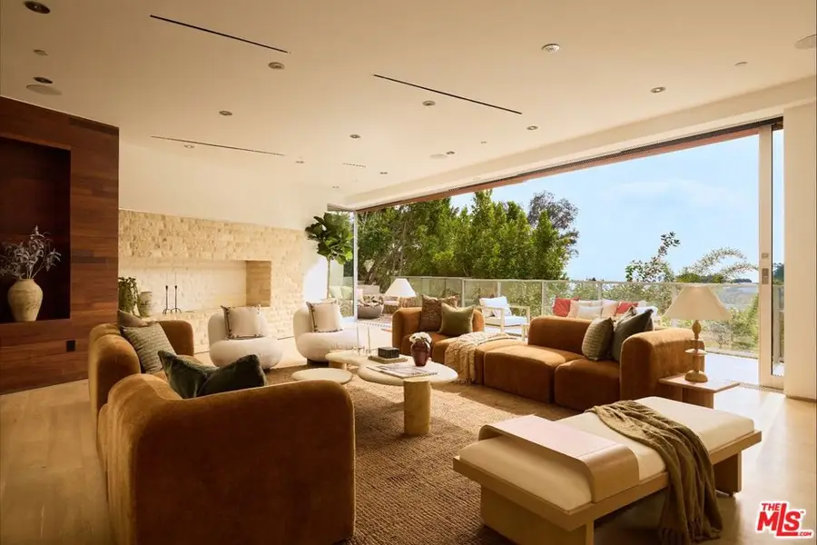 1700 Queens Court, Los Angeles, CA 90069 - Image #3