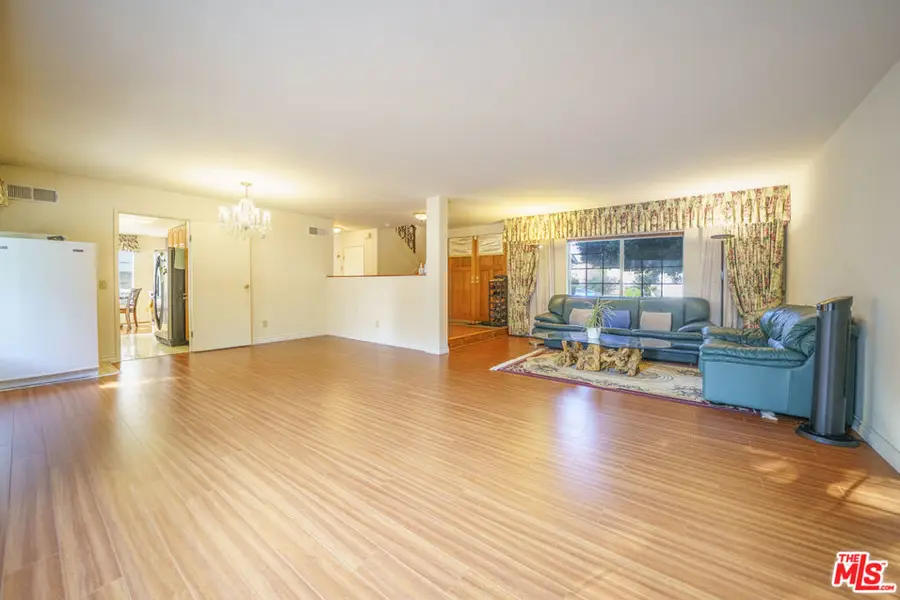 10228 Hanna Avenue, Chatsworth, CA 91311 - #2