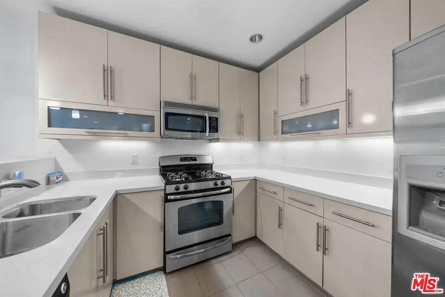 733 S Manhattan Place #401, Los Angeles, CA 90005 - Image #2