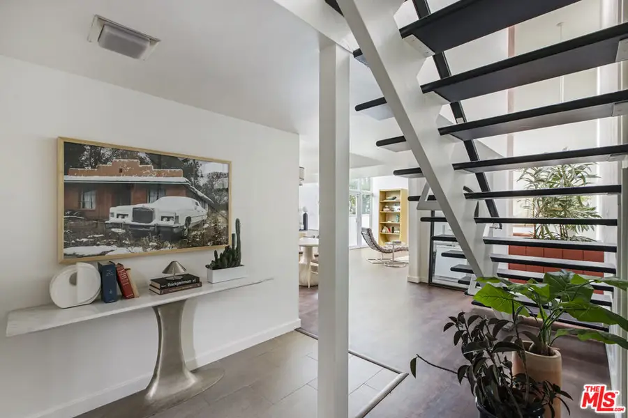 11534 Laurelcrest Drive, Studio City, CA 91604 - Image #3