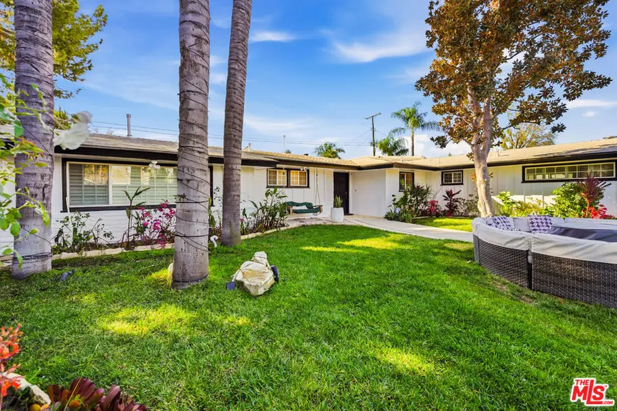 22428 Victory Boulevard, Woodland Hills, CA 91367 - Image #2