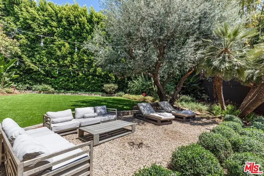 1136 N Doheny Drive, Los Angeles, CA 90069 - Image #2