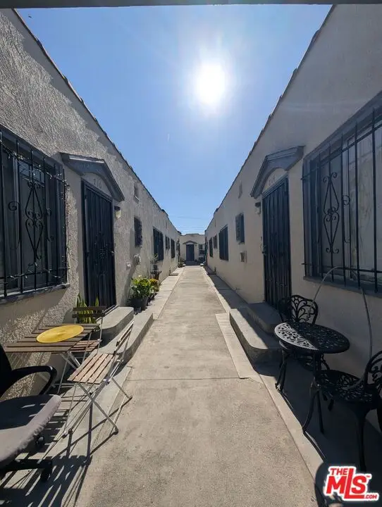 710 W 76th Street, Los Angeles, CA 90044 - #2