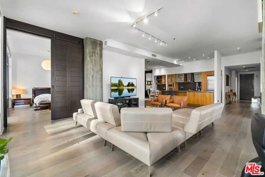 1111 S Grand Avenue #PH1, Los Angeles, CA 90015 - #2