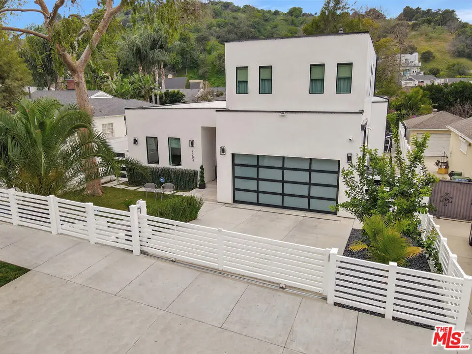 4203 Saugus Avenue, Sherman Oaks, CA 91403 - #1