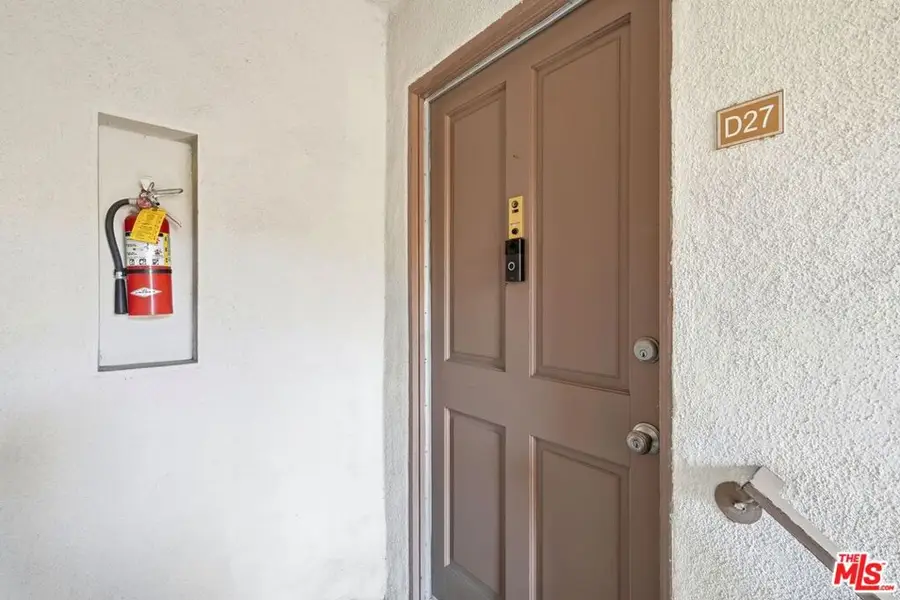 18601 Collins Street #D27, Tarzana, CA 91356 - #3