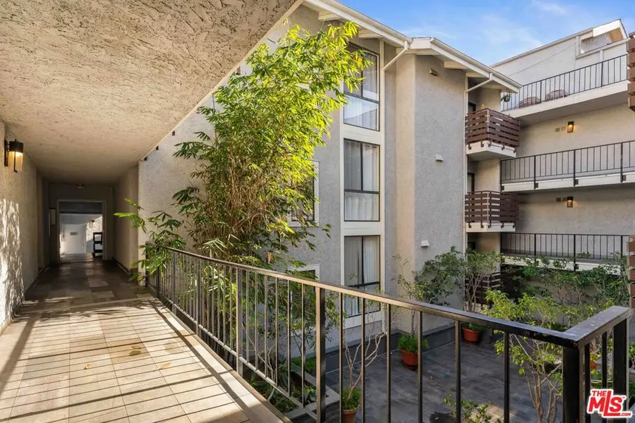 11706 Montana Avenue #204, Los Angeles, CA 90049 - #2