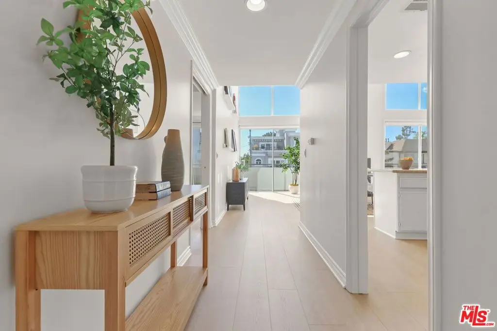 1164 Wellesley Avenue #302, Los Angeles, CA 90049 - #1