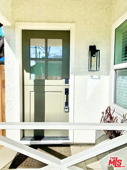 5222 5220 Whitsett Avenue #2, Valley Village, CA 91607