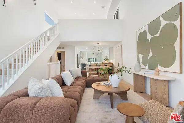 11214 W Victory Boulevard #6, North Hollywood, CA 91606