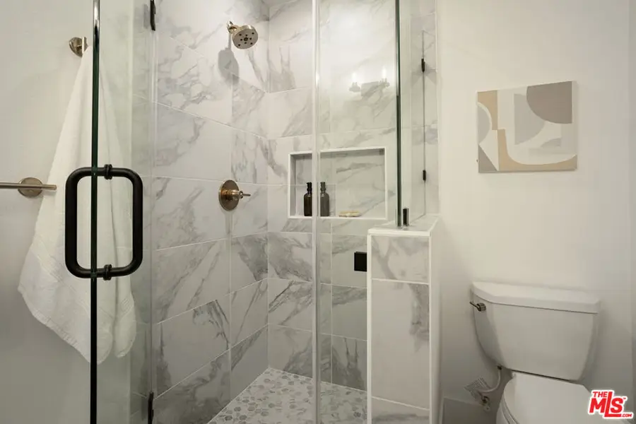 11214 W Victory Boulevard #6, North Hollywood, CA 91606 - #3