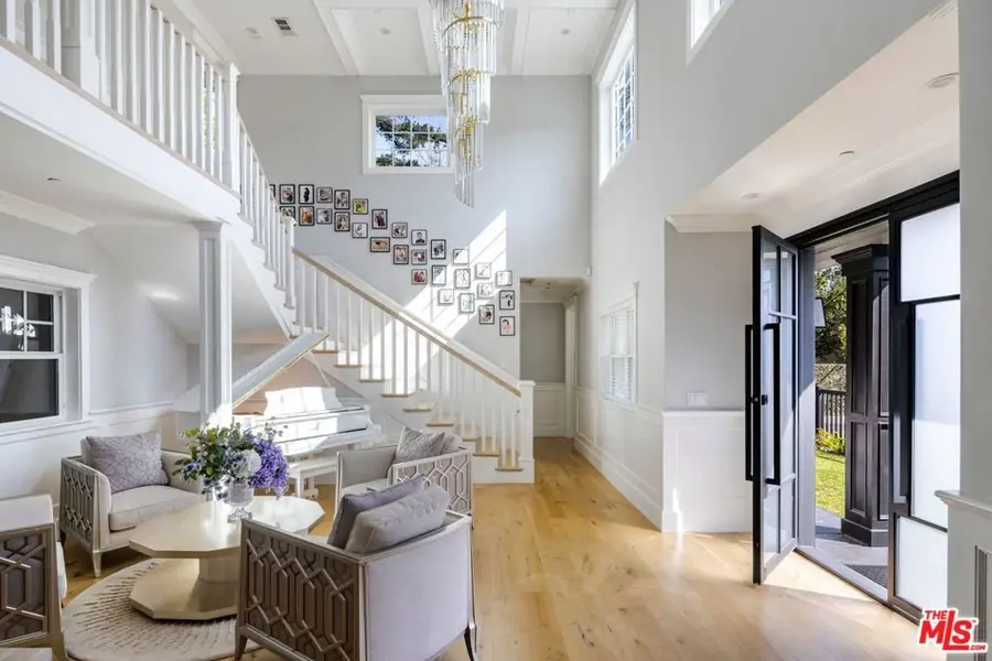 5523 Longridge Avenue, Van Nuys, CA 91401 - #3