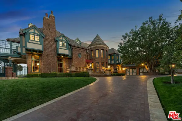 19000 Dorlon Drive, Tarzana, CA 91356