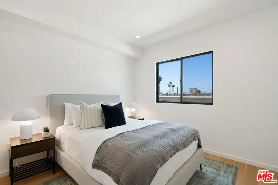 3809 S Verona Court, Los Angeles, CA 90066 - #2