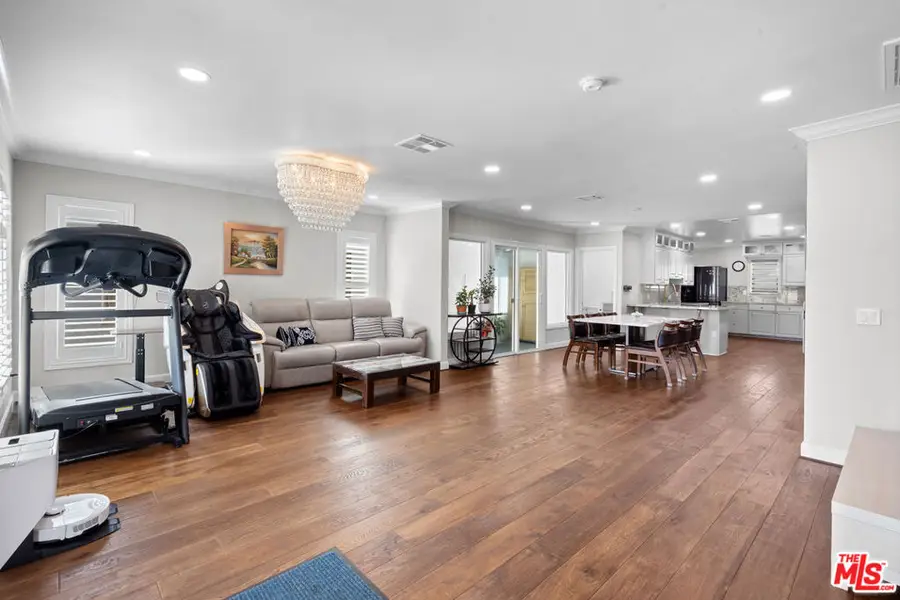 1043 S Victoria Avenue, Los Angeles, CA 90019 - #3