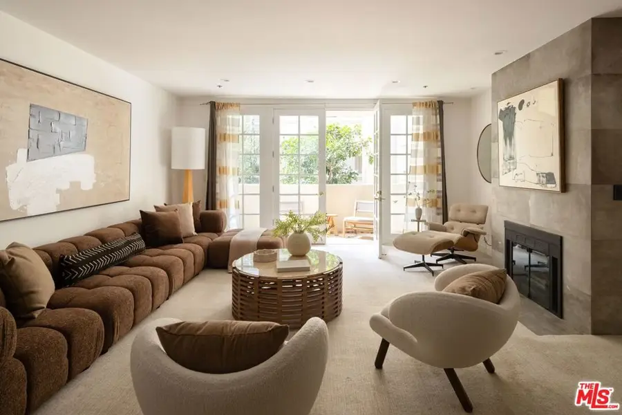 575 S Barrington Avenue #204, Los Angeles, CA 90049 - #2