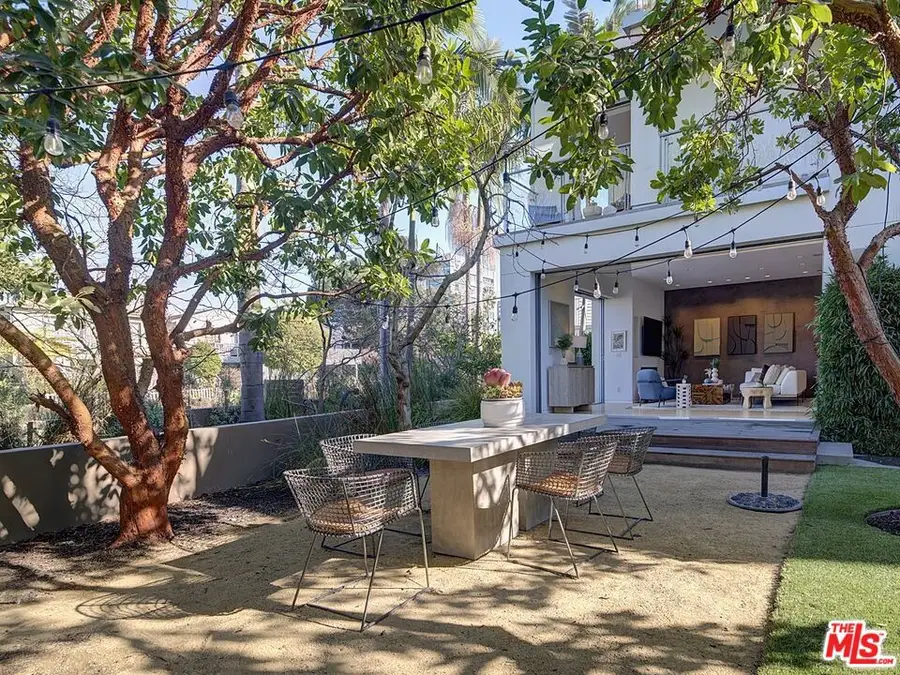 2910 & 2908 Strongs Drive, Venice, CA 90291 - #3