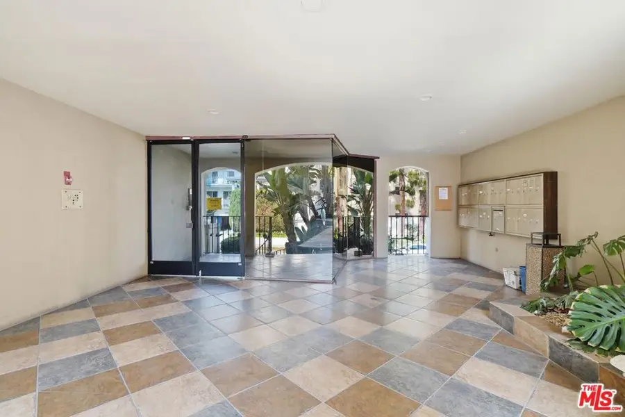11646 Chenault Street #19, Los Angeles, CA 90049 - #2