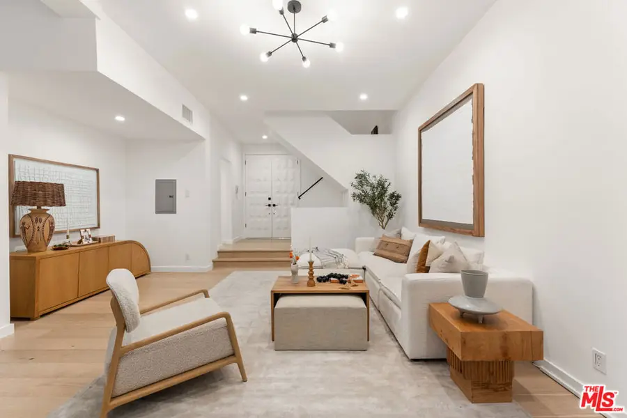 1131 12th Street #102, Santa Monica, CA 90403 - #2