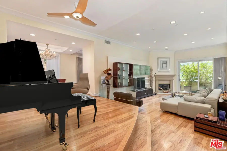 132 S Maple Drive #101, Beverly Hills, CA 90212 - #2