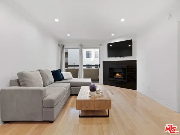 21520 Burbank Boulevard #112, Woodland Hills, CA 91367