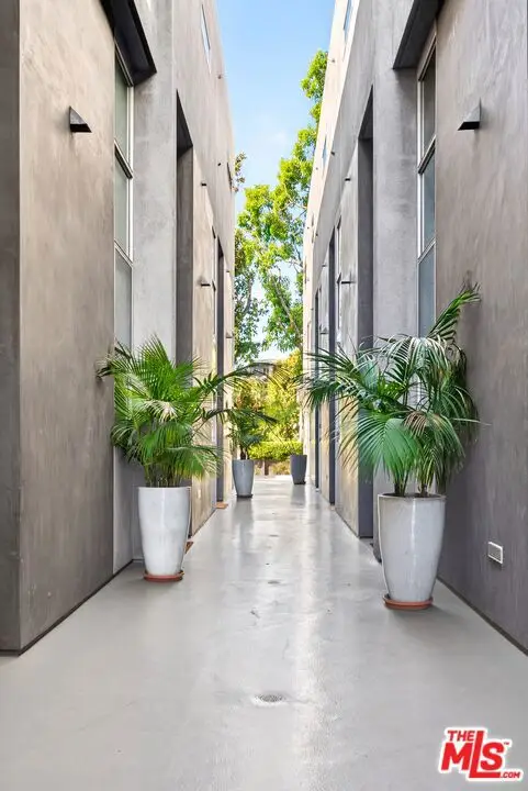 1220 N Orange Grove Avenue #9, West Hollywood, CA 90046 - #3
