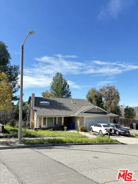 6618 Smoke Tree Avenue, Oak Park, CA 91377