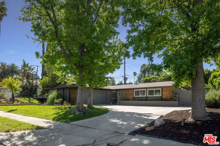 20756 Clarendon Street, Woodland Hills, CA 91367 - #2