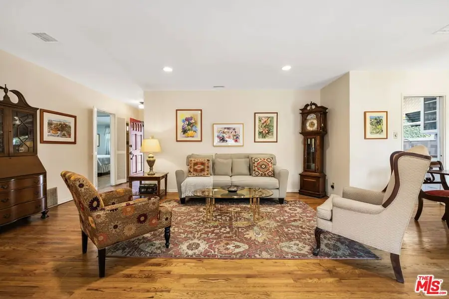 16620 Hamlin Street, Lake Balboa, CA 91406 - #3