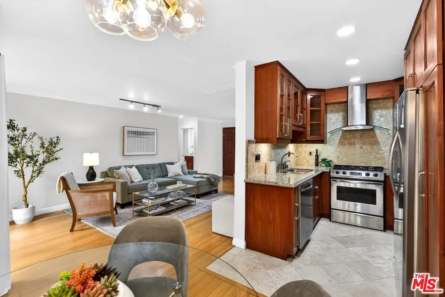 1154 S Barrington Avenue #114, Los Angeles, CA 90049 - #3