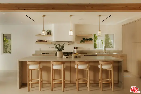 880 Teakwood Road, Los Angeles, CA 90049